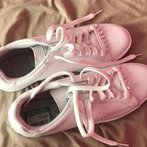 brand new puma sneakers